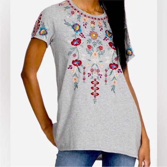 JOHNNY WAS Women's Nya A-Line Short Sleeve Gray Embroidered Top/Tunic Medium - Picture 1 of 12